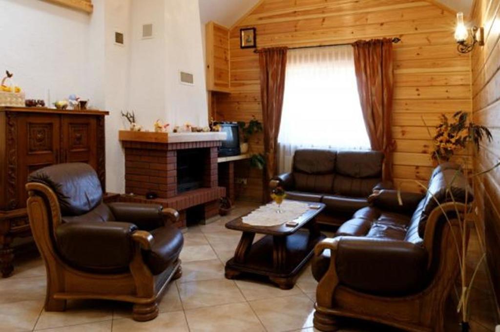 Pokoje Goscinne Na Skraju Puszczy Pogorzelce Extérieur photo